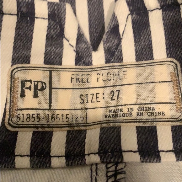 Free people striped denim shorts. Zipper on side - Picture 4 of 4